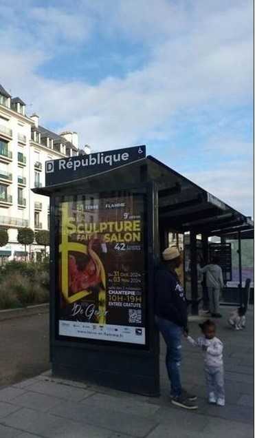 Cette année encore, nous n'avons pas lésiné sur la publicité et expérimenté un affichage déroulant ! 
Au plein coeur de Rennes, les abris bus affichent pendant une semaine l'arrivée imminente de nos 42 artistes. 
